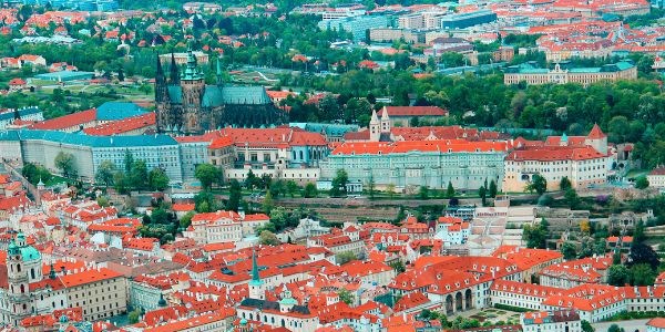 Vyhlídkový let nad centrum Prahy na 40 minut pro 3 osoby z Kladna