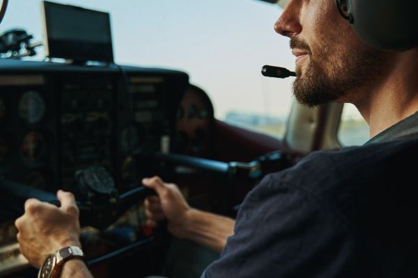 Pilotem na zkoušku s mezipřistáním na letišti Václava Havla - Kladno